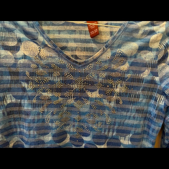 Pretty Blue long sleeved top with tiny metal beads in Size 8 - Picture 2 of 4